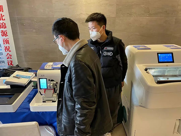 同时，不少病理专家在咨询瑞沃德石蜡切片机及冷冻切片机后，对瑞沃德提出殷切的期盼：希望瑞沃德更多地参加区域性病理会议，让更多的病理工作者了解瑞沃德品牌，助力万千病理工作者得到高质量的病理切片。