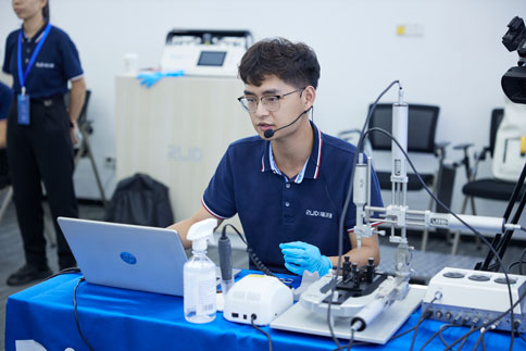 在两期实操课程中，由万金霞老师和罗斌老师带来《病毒注射/光纤埋置》教学实操；瑞沃德光纤记录产品经理何欢和产品营销经理庞朝琴带来《光纤记录信号采集/软件分析》教学实操；瑞沃德动物神经信号研究方案负责人杨静带来《微电极拉制仪使用介绍》；瑞沃德脑立体定位仪产品经理蔡晓文带来《全自动脑立体定位仪使用介绍》等一系列详细的专题讲解。